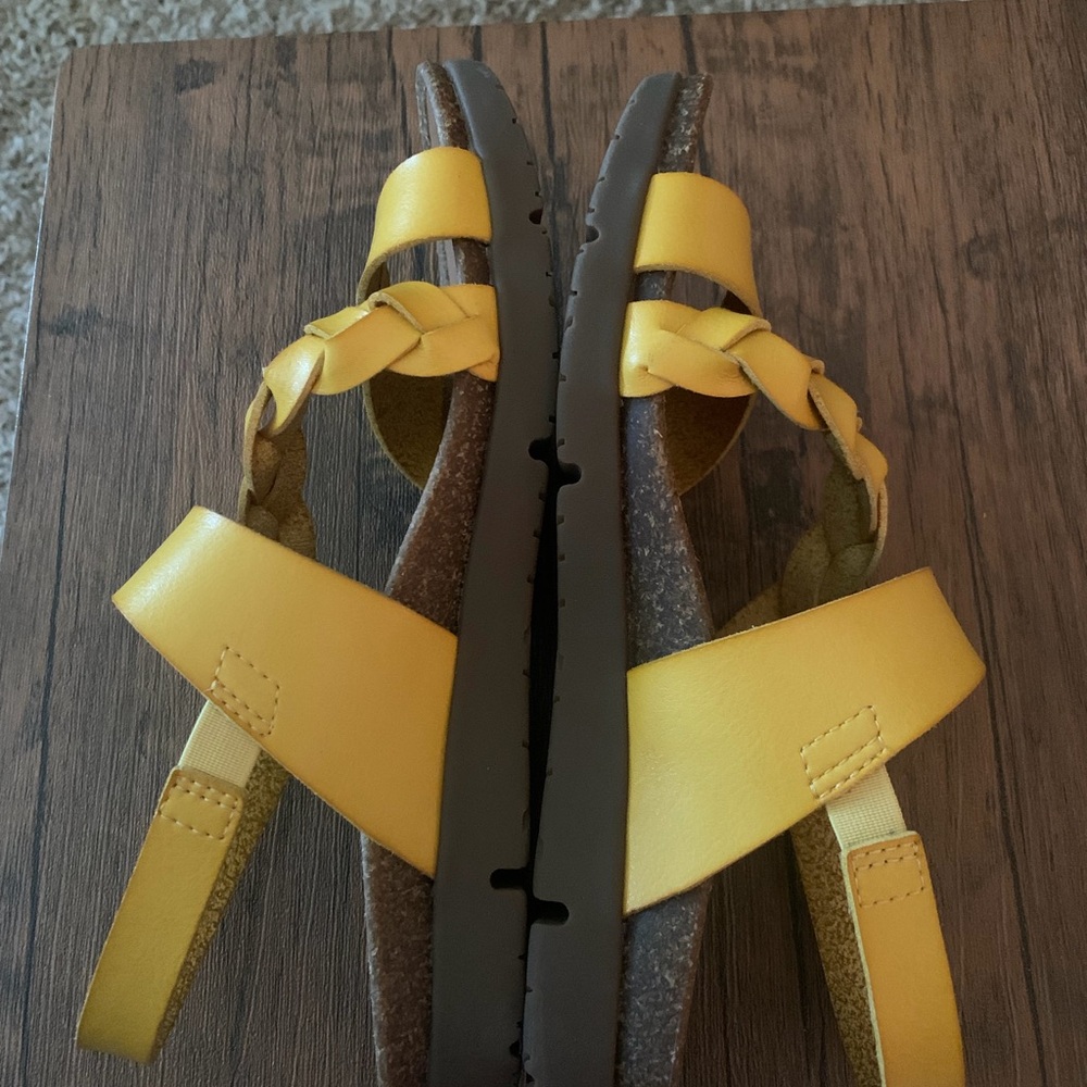 Women's Bartraps Sandals Size 7 Mellow Yellow Happy W/ Box - Picture 2 of 8